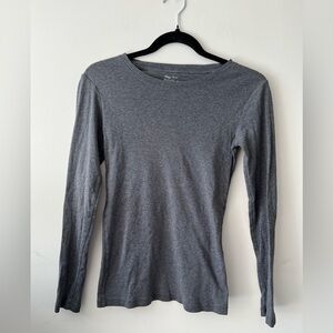 GAP Crewneck Gray Long-sleeve Basic Top